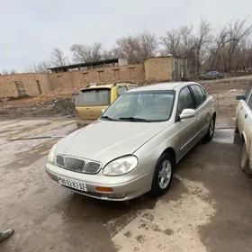 Daewoo Leganza 1998
