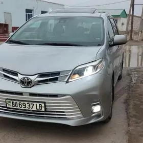Toyota Sienna 2018