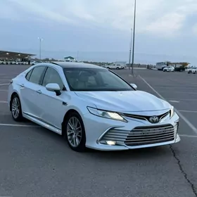 Toyota Camry 2021