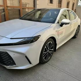 Toyota Camry Hybrid 2025