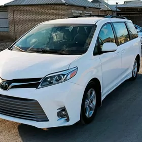 Toyota Sienna 2020