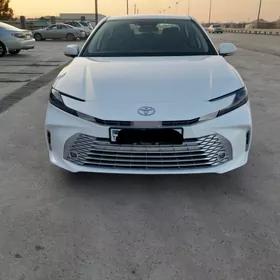 Toyota Camry Hybrid 2024