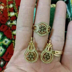 gyzyl komplekt tazeje