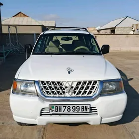 Mitsubishi Montero Sport 2000