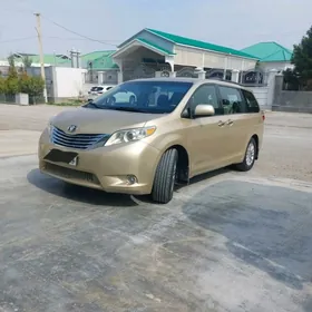 Toyota Sienna 2011
