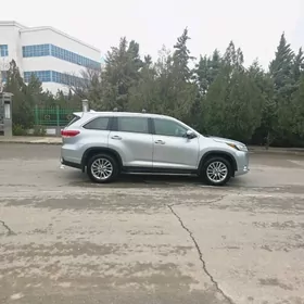 Toyota Highlander 2019