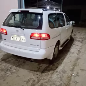 Toyota Sienna 1999