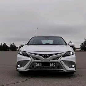Toyota Camry 2021