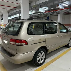 Toyota Sienna 2002