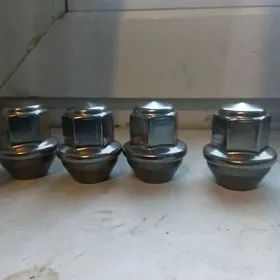 болты, гайки
