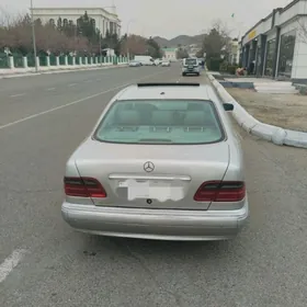 Mercedes-Benz E320 2001
