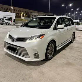 Toyota Sienna 2019