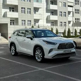 Toyota Highlander 2021