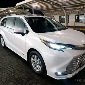 Toyota Sienna 2021