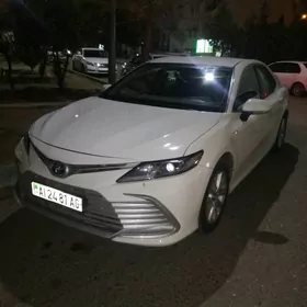 Toyota Camry Hybrid 2021