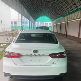 Toyota Camry 2021