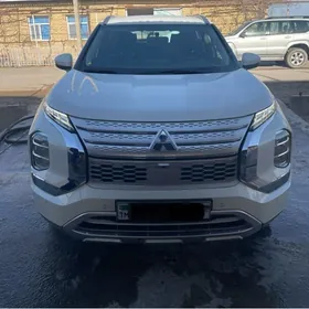 Mitsubishi Outlander 2023