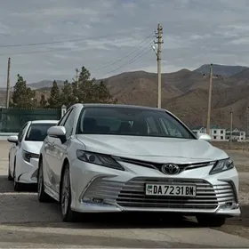 Toyota Camry 2021
