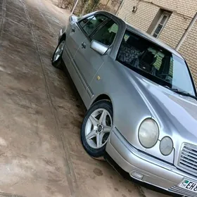 Mercedes-Benz E320 1996