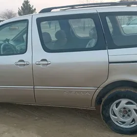 Toyota Sienna 2003