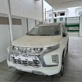 Mitsubishi Montero Sport 2025