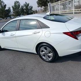 Hyundai Elantra 2022