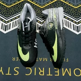 Nike sorokonožka gara