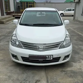 Nissan Versa 2011
