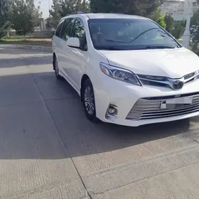 Toyota Sienna 2020