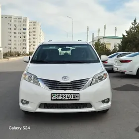 Toyota Sienna 2015