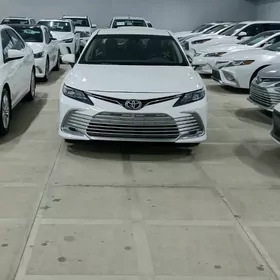 Toyota Camry 2021