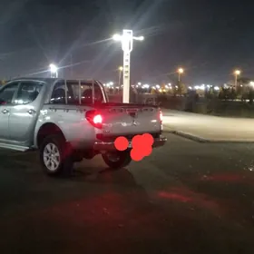 Mitsubishi L200 2012