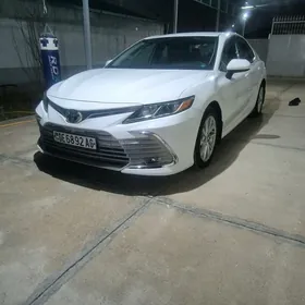 Toyota Camry 2021