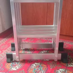 Продаётся стремянка