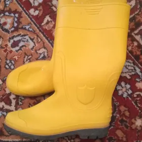 Продаются сапоги