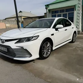 Toyota Camry 2021