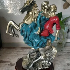 Сувенир. Статуетка