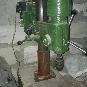 Сверлильный станок