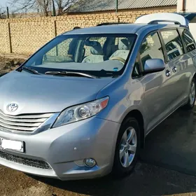 Toyota Sienna 2011
