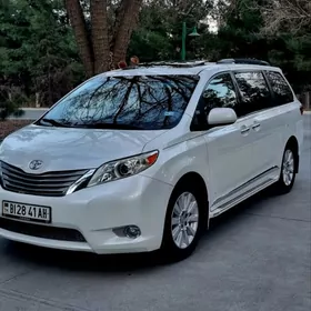 Toyota Sienna 2016