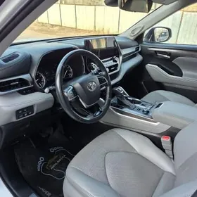 Toyota Highlander 2021