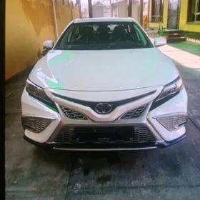 Toyota Camry 2021