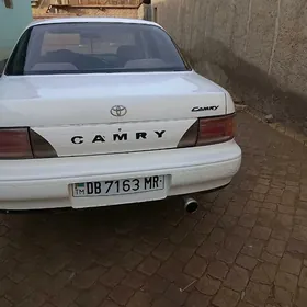 Toyota Camry 1990