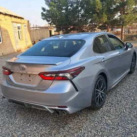 Toyota Camry 2021