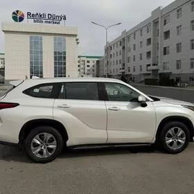 Toyota Highlander 2021