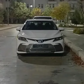 Toyota Camry Hybrid 2021