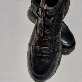 Derimod кроссовки 41размер