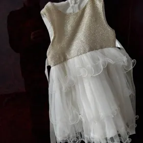 продаю детские платья 5 6 7 8