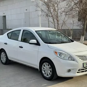 Nissan Versa 2012