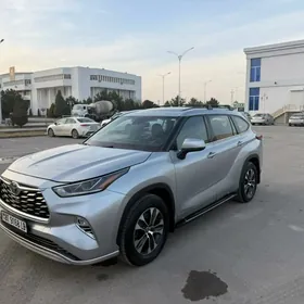 Toyota Highlander 2021